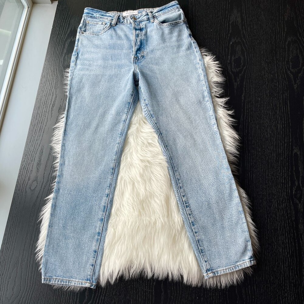 W28” x L27.5” Vizio Bue Mom Jeans $28 Firm
